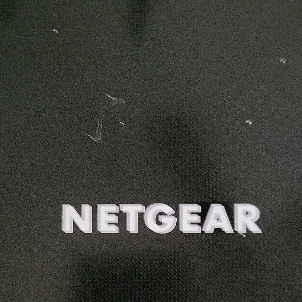 NETGEAR Black Tri-Antenna Router - Picture 2 of 7